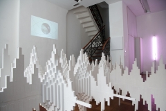 03_Image-credits_©-Katinka-Theis-Resonating-of-space-2016-Installation-detail-wood-paintes-va-riable-dimensions